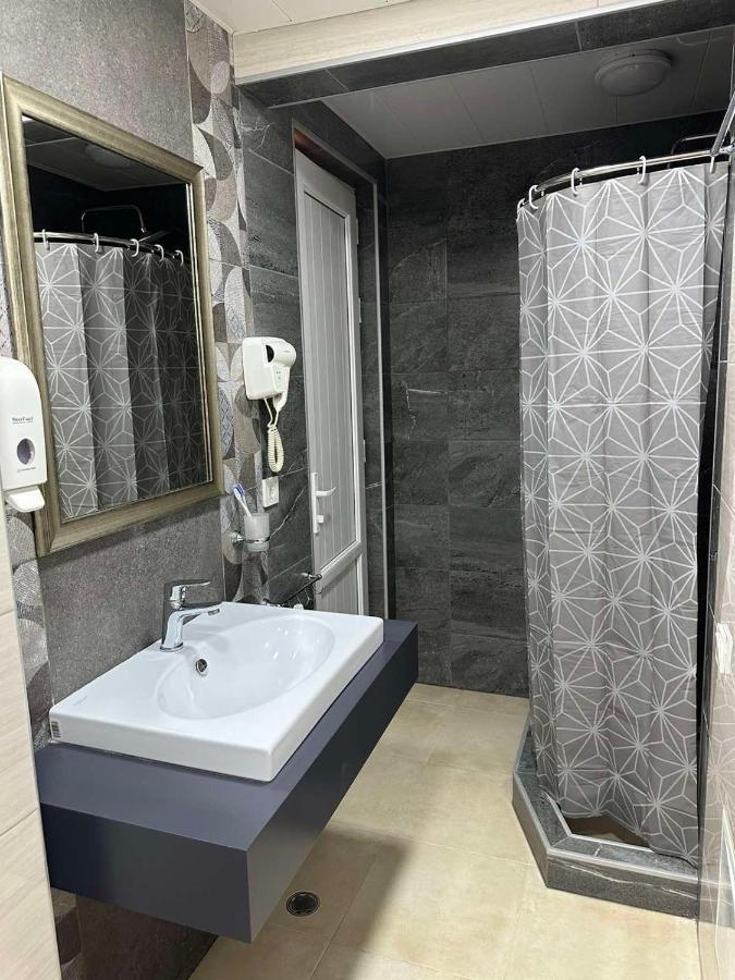 R&R Hotel Erévan Extérieur photo