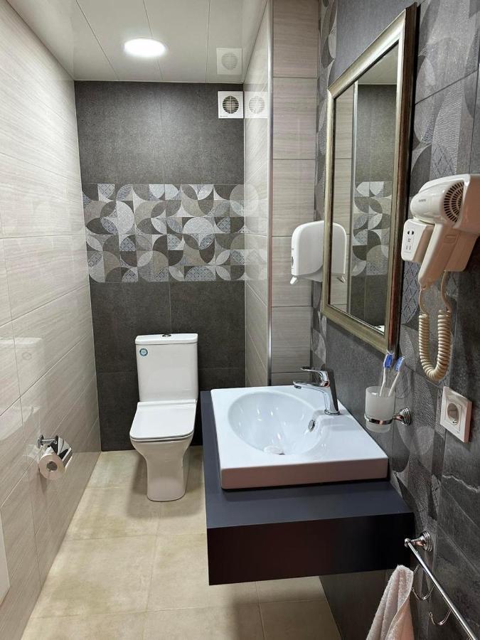 R&R Hotel Erévan Extérieur photo