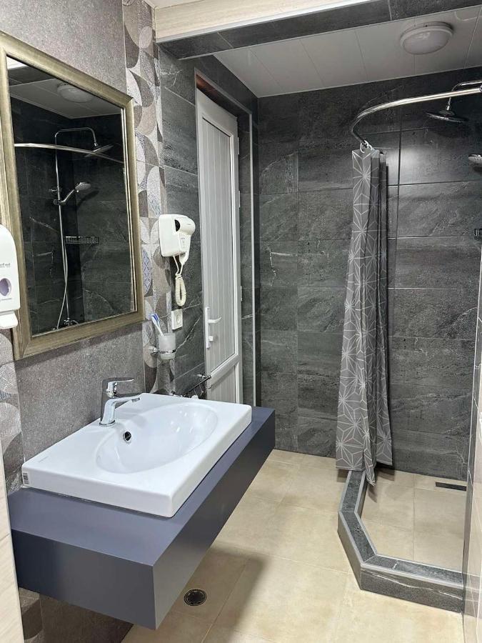 R&R Hotel Erévan Extérieur photo
