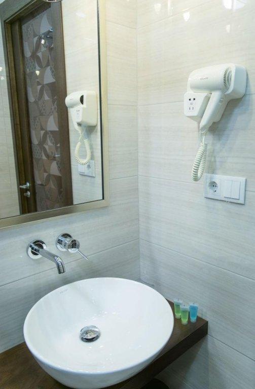 R&R Hotel Erévan Extérieur photo