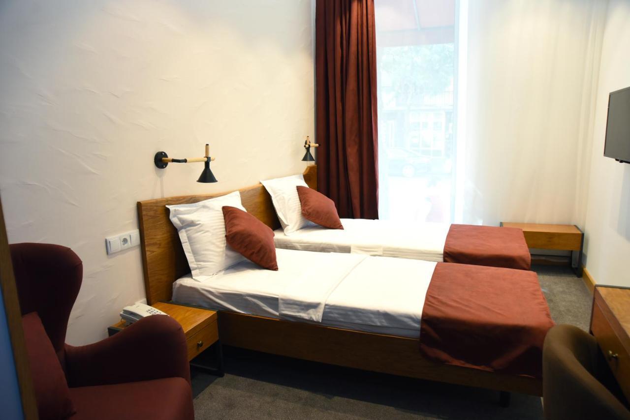 R&R Hotel Erévan Extérieur photo