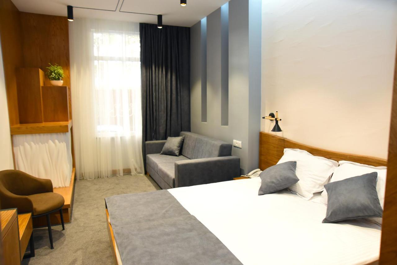 R&R Hotel Erévan Extérieur photo