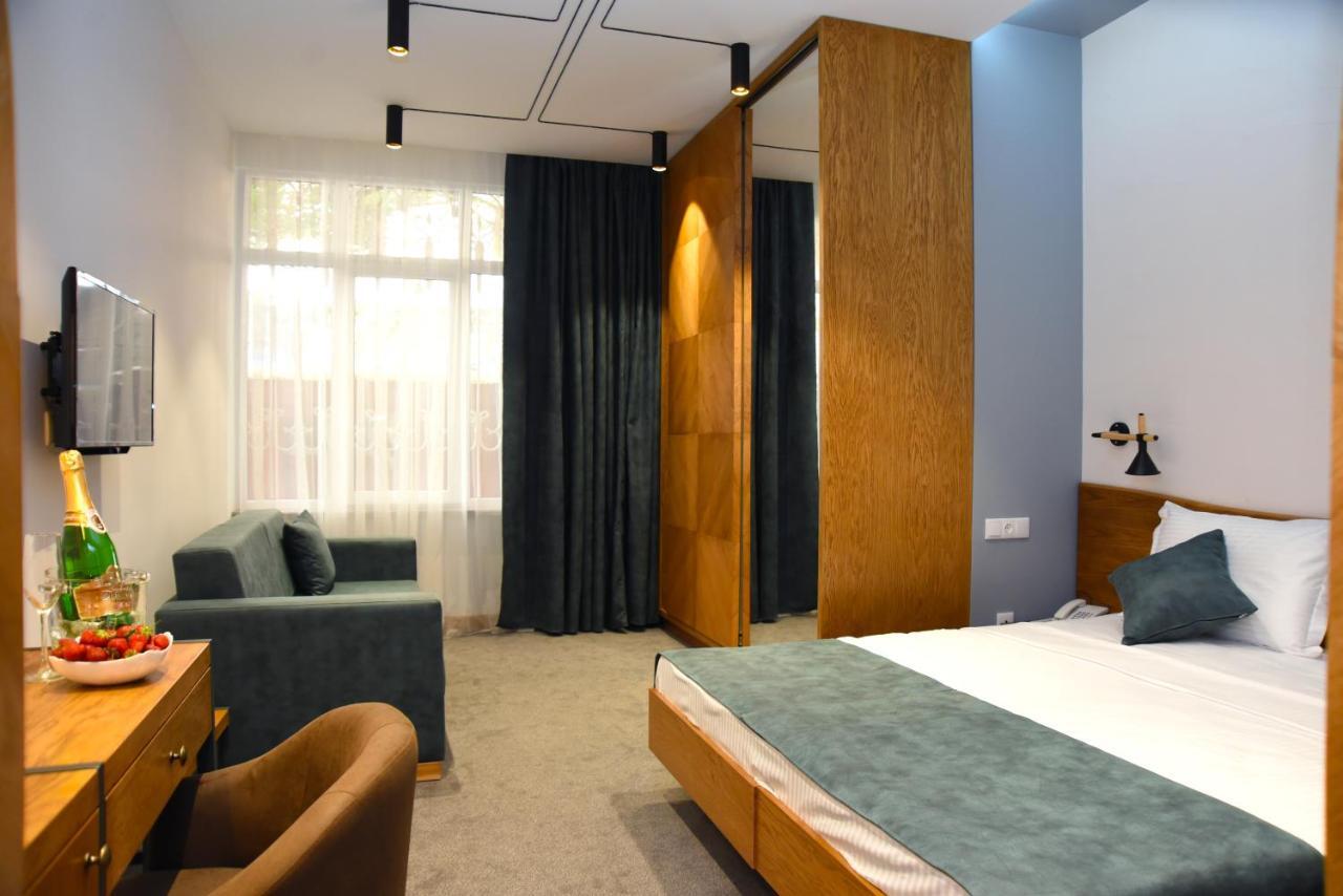 R&R Hotel Erévan Extérieur photo