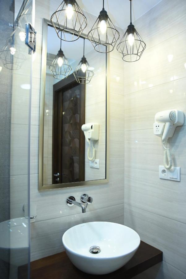R&R Hotel Erévan Extérieur photo